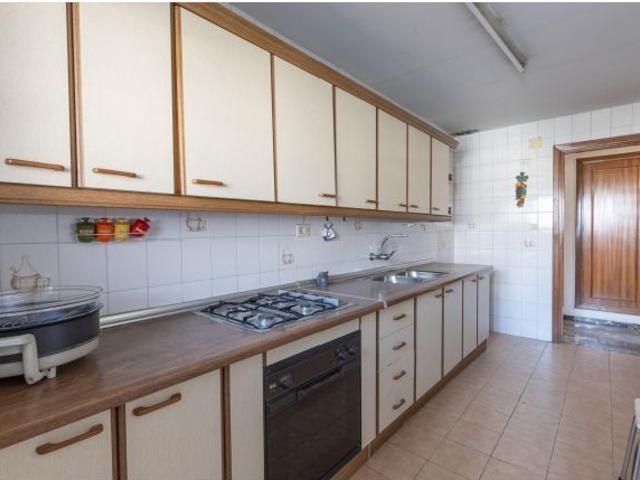 Amplia vivienda de 3 dormitorios junto al metro en la zona de Villarejo