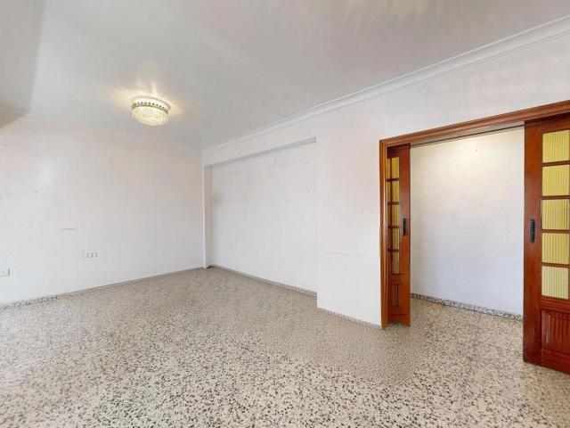 Amplia vivienda de 191 m2 con balcón en pleno centro de Xàtiva