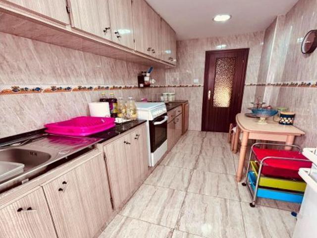 AMPLIA VIVIENDA DE 4 DORMITORIOS Y ASCENSOR EN CAROILINAS ALTAS