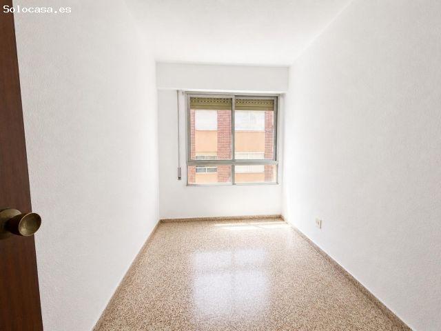 AMPLIA VIVIENDA DE 4 DORMITORIOS EN BENALUA JUNTO AL CENTRO