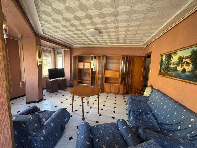 Amplia vivienda de 5 dormitorios en una de las mejores zonas de Novelda