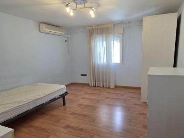 Amplia vivienda en alquiler en pleno centro de Jaén