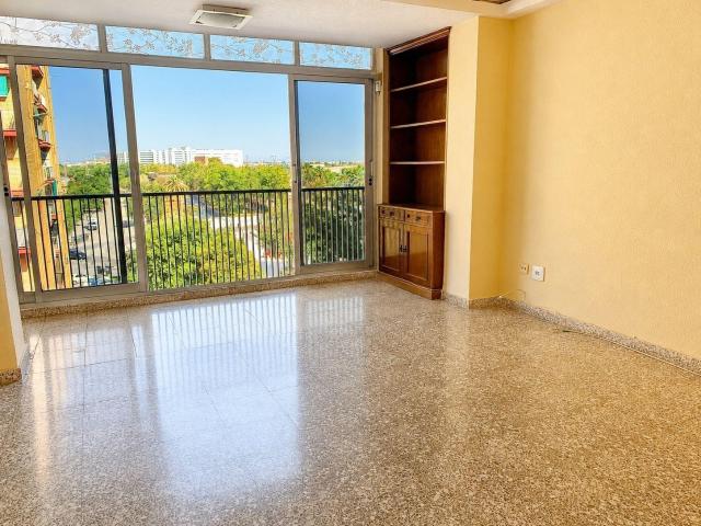 Amplia vivienda en alquiler junto al Hospital La Fe