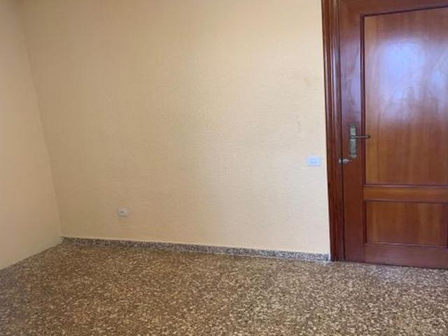 Amplia vivienda en alquiler junto al Hospital La Fe