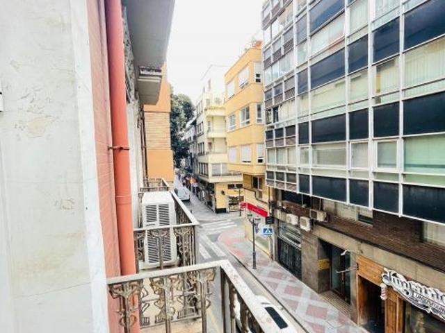 Amplia vivienda en la zona del Centro de Alicante. Alquiler temporal