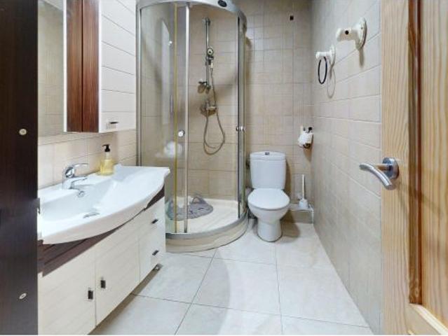 Amplia vivienda en Medina Azahara de 3 dormitorios con terraza junto al centro y la estación