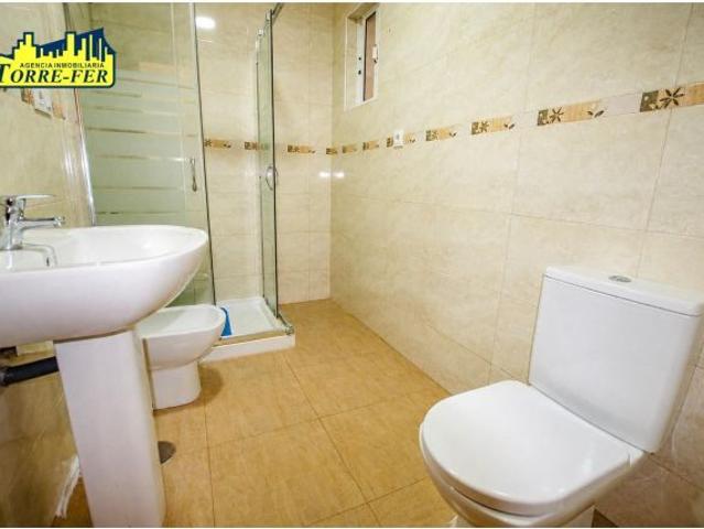 Amplia vivienda en pleno centro de Almería, junto a Puerta de Purchena