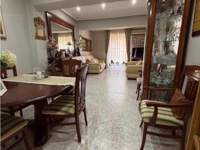 Amplia vivienda en pleno centro de Paterna!
