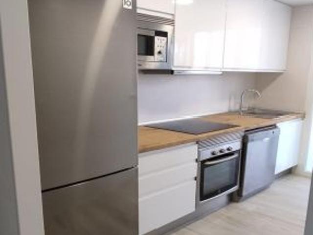 Amplia vivienda en urbanización, primera línea de Playa San Juan