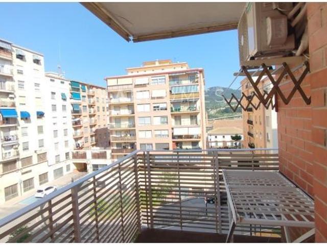 Amplia vivienda en venta en Alcoy con terraza