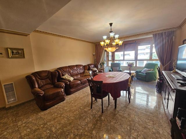 Amplia vivienda en venta en el Barrio de Jesús – Calle San Marcelino, junto al Hospital Peset INMOCITY pone a la venta esta fantástica vivienda
