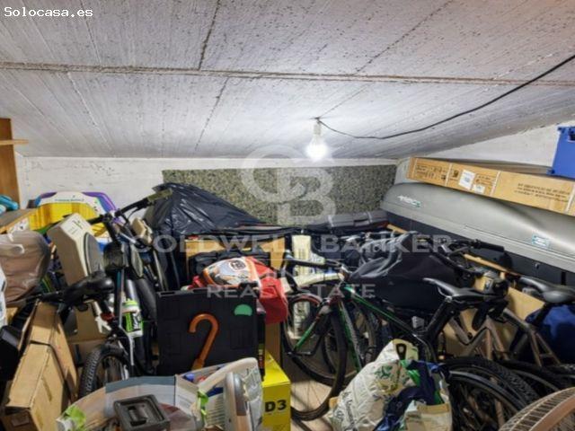 Amplia vivienda familiar con balcón y posibilidad de parking y trastero a 50m