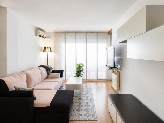Amplia vivienda seminueva con dos terrazas, zona comunitaria y dos plazas de parking opcionales en la zona de Sagrada Família de Manresa