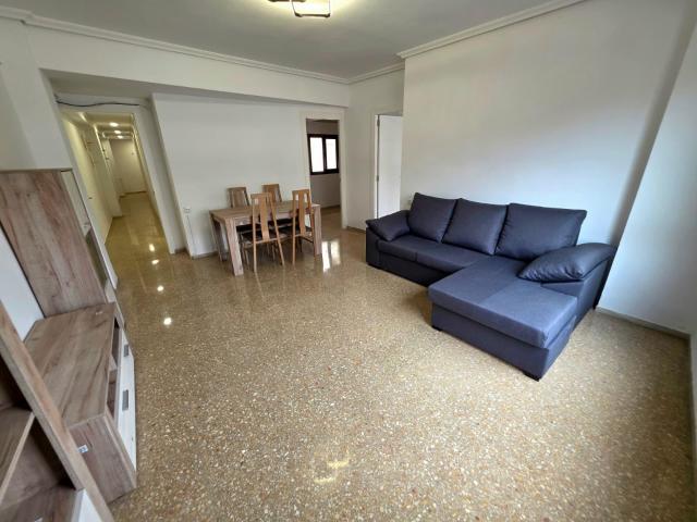 Amplia Vivienda Semireformada con Ascensor en Parque Ribalta, Castellón de la Plana