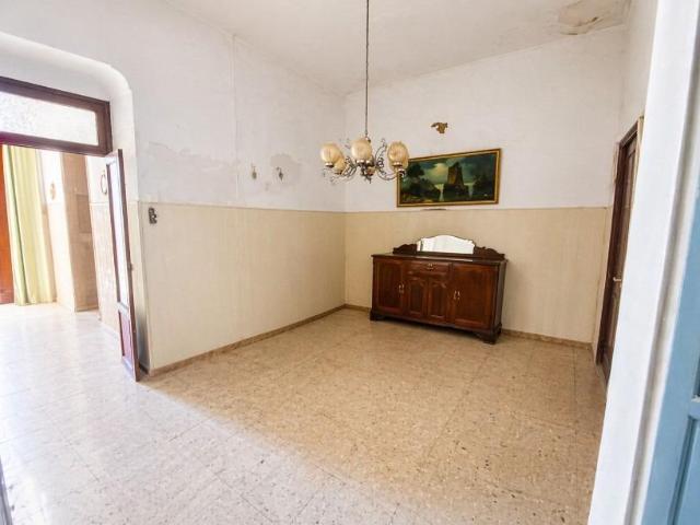 Amplia vivienda para reformar en el Palmar