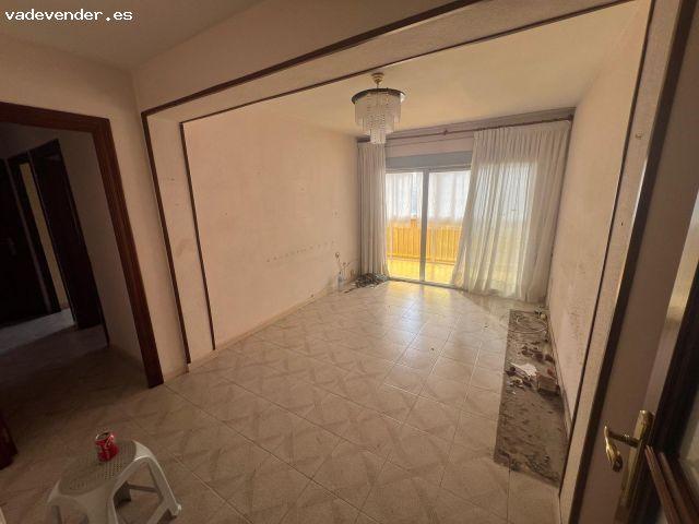 Amplia vivienda para reformar en la zona del Plá
