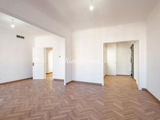 Amplia vivienda recién reformada en Avenida Diagonal 200m²
