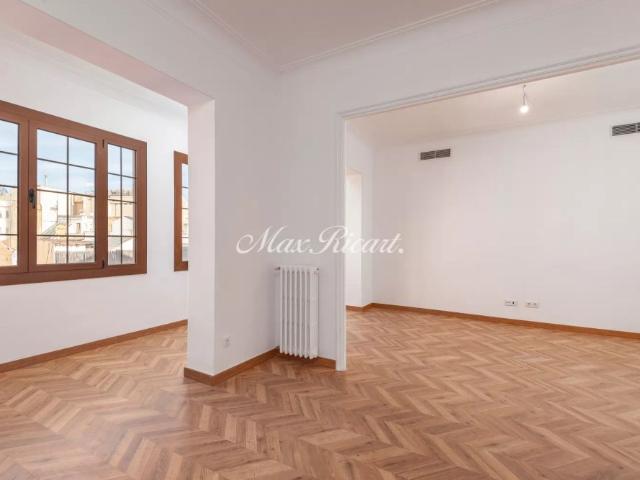 Amplia vivienda recién reformada en Avenida Diagonal 200m²