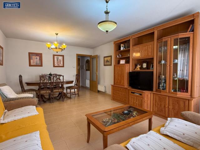 Amplia vivienda VPO de 3 dormitorios con garaje y trastero en zona residencial