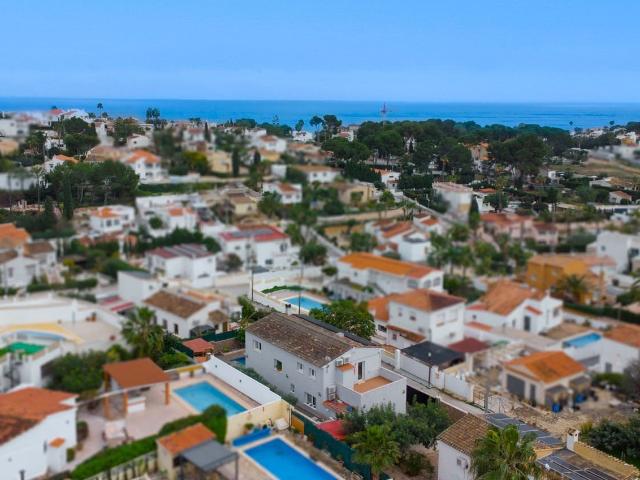 Amplia villa a 900 m del mar en venta en Calpe. Esta encanta. 216m² Calpe Calp