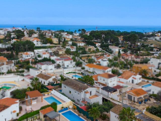 Amplia villa a 900 m del mar en venta en Calpe. Esta encanta. 216m² Calpe Calp