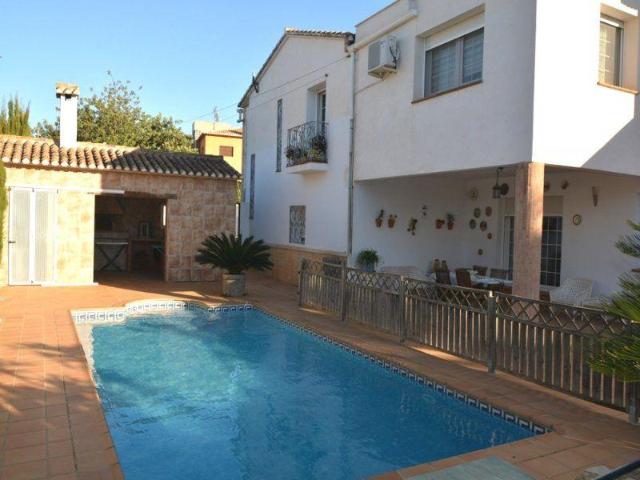 Amplia villa en la zona de Las Troyas en Denia, a solo 700 m. 230m² Dénia