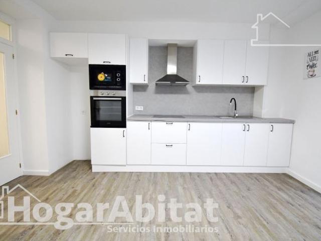 AMPLIA Y BONITA CASA REFORMADA CON 2 TERRAZAS