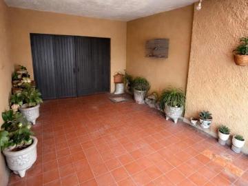 Casa en venta en Col. San Agustín, León – 3 recámaras, cochera y excelente ubicación