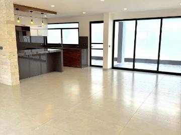 Amplia y comoda casa en venta en fracc. La Finca