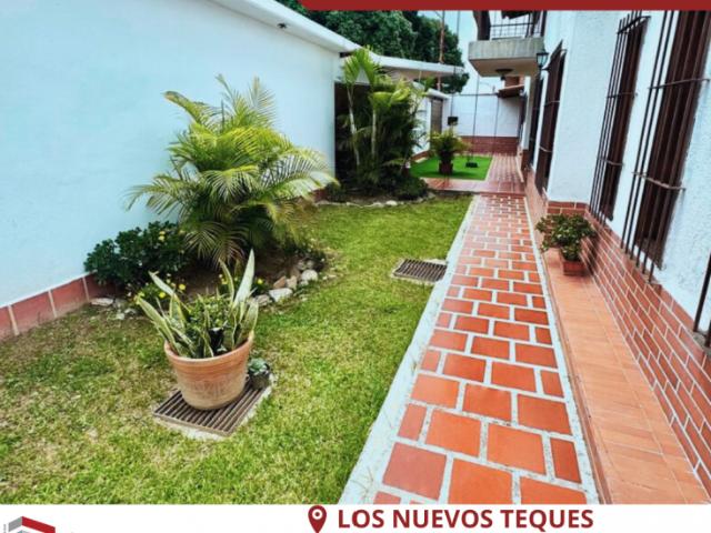 AMPLIA Y HERMOSA CASA A LA VENTA LOS NUEVOS TEQUES