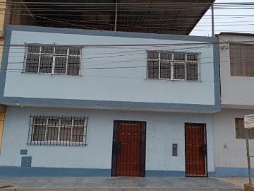 AMPLIA Y ILUMINADA CASA DE DOS PISOS