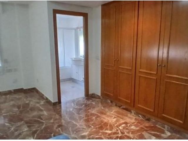 Amplia y luminosa vivienda, para familia o estudiantes