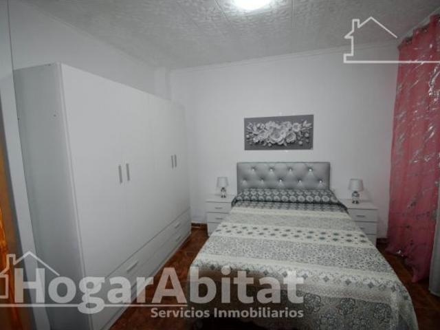 AMPLIA Y LUMINOSA CASA CON TERRAZA Y TRASTERO