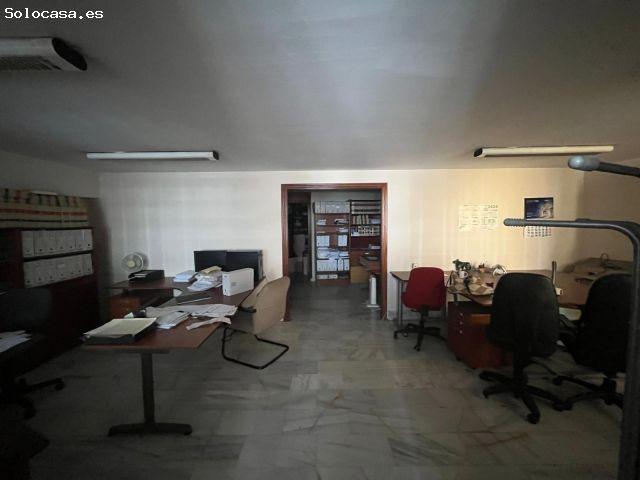 Amplia y luminosa oficina en ubicación estratégica junto a la Plaza de Abastos de Algeciras