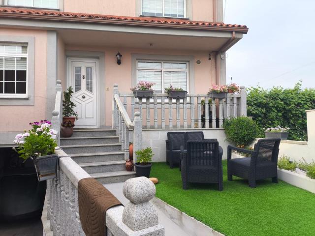 Amplia y Moderna Casa con Jardín y Barbacoa en Ardaña