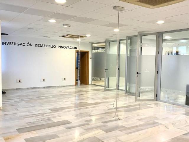 AMPLIAS OFICINAS EN JUAN CARLOS I