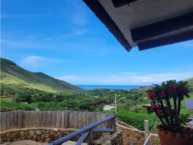 AMPLIAS CASAS EN VENTA CON VISTA AL MAR GUARAME