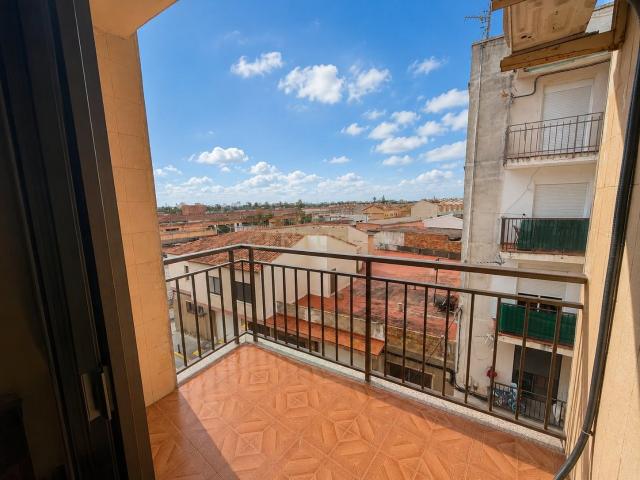 Amplitud, Luz y Brisa Marina: Tu Nuevo Hogar de 138 m² en Piles con Garaje Privado