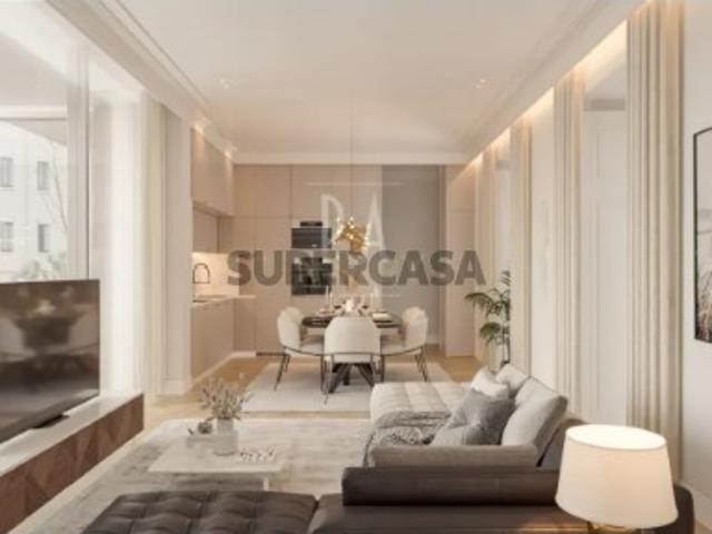 Amplo T3 com interiores luminosos e layout ideal para vida familiar. EN Spacious three bedroom with bright interiors ideal for family living. ES Amplio apartamento de tres dormitorios con interiores luminosos