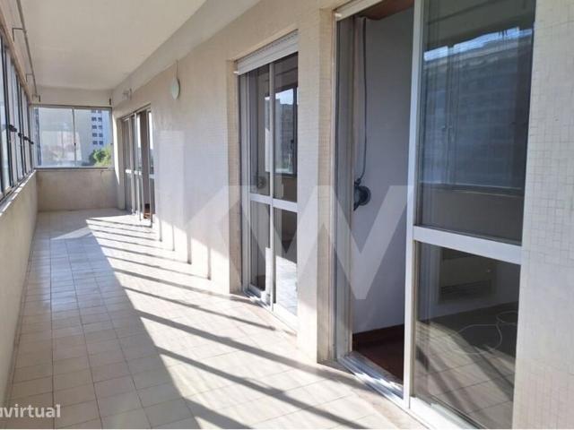 Amplo T4, Areeiro, 3 elevadores, portaria 24 horas, oportunidade
