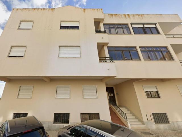 Amplo T4 com Varandas, Garagem e Sótão em Marvila – Santarém
