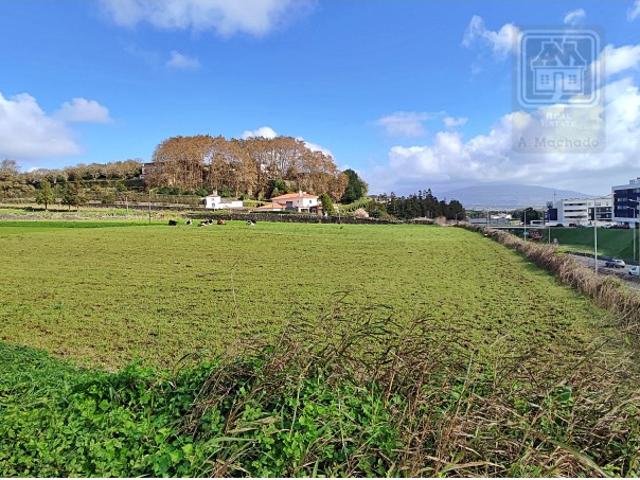 AMPLO TERRENO para VENDA junto à CIDADE PONTA DELGADA, São Miguel, Açores