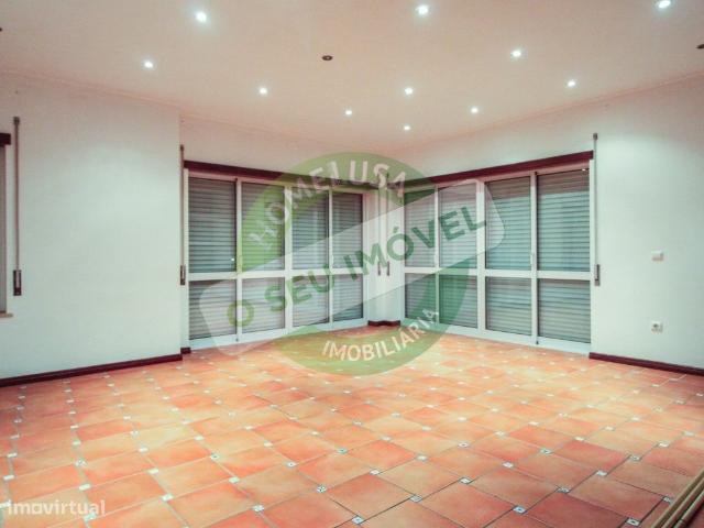 Amplo Apartamento T4 com Garagem em Condeixa a Nova