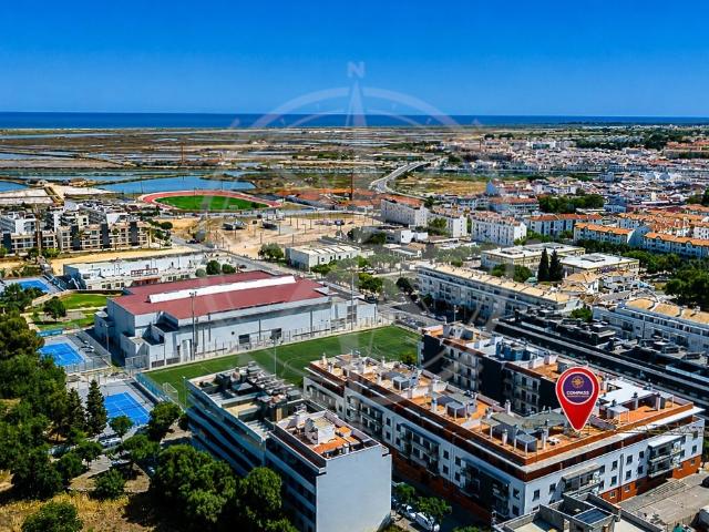 Amplo apartamento familiar de 3 quartos em Tavira, com terraço privado e estacionamento