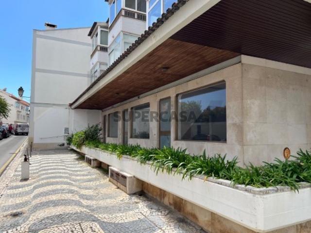Amplo Espaço Comercial à VENDA no Centro Histórico de Cascais A Dois Passos da Rua Amarela