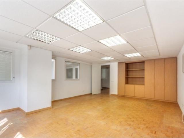Amplo Espaço Comercial 2 Pisos | Projecto Habitacional Aprovado | Cascais
