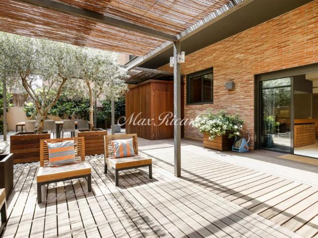 Amueblado con Terraza en Plaza Adriano 120m²