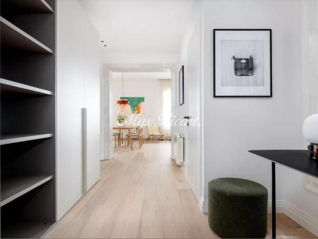 Amueblado de diseño en Eixample 70m²
