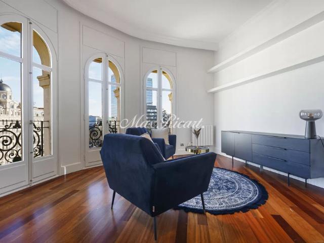 Amueblado de diseño en Francesc Macià 240m²