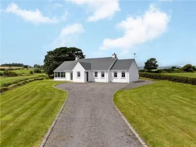 An Teach Ban Skeaghanore East Ballydehob, Ballydehob, Co. Cork.